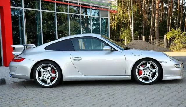 PORSCHE 911 