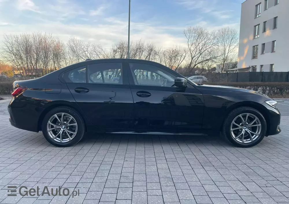 BMW Seria 3 318i Sport Line