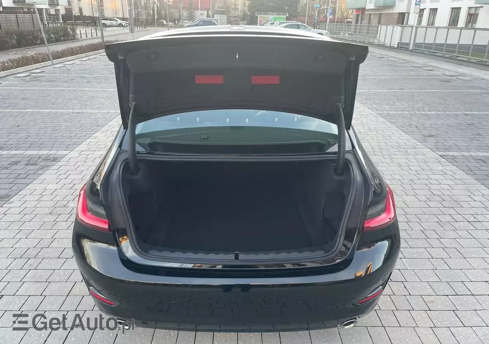 BMW Seria 3 318i Sport Line