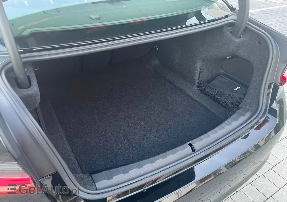 BMW Seria 3 318i Sport Line