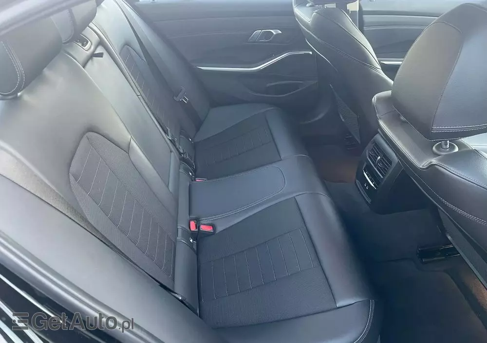 BMW Seria 3 318i Sport Line