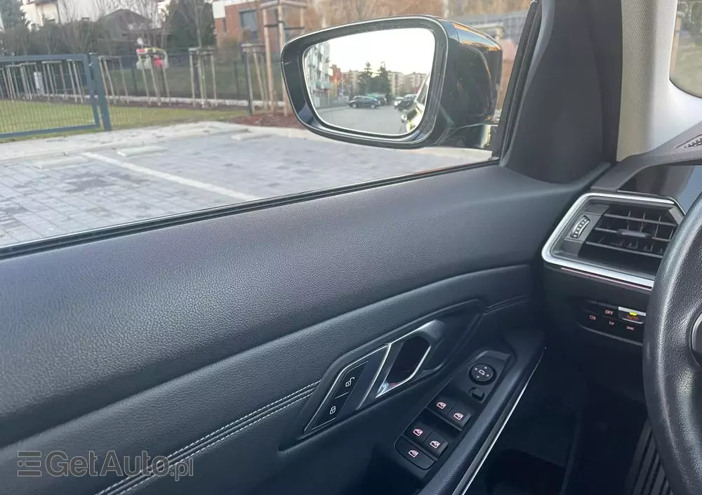 BMW Seria 3 318i Sport Line