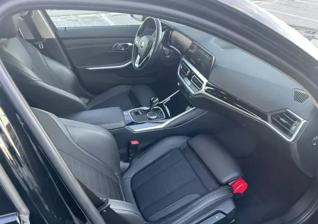 BMW Seria 3 318i Sport Line