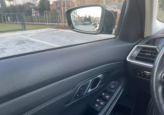 BMW Seria 3 318i Sport Line