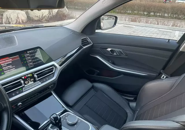 BMW Seria 3 318i Sport Line