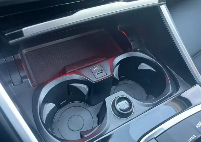 BMW Seria 3 318i Sport Line