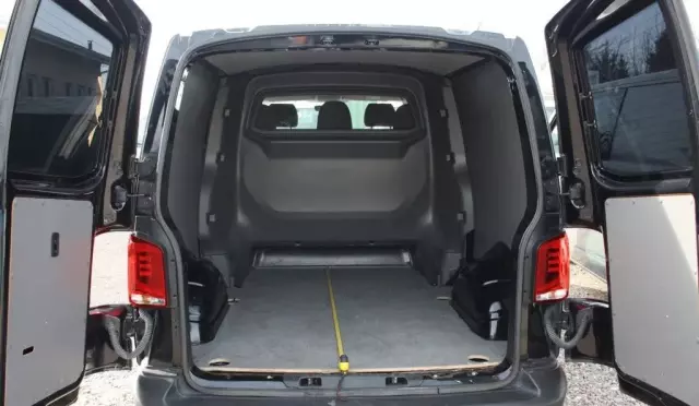 VOLKSWAGEN TRANSPORTER 