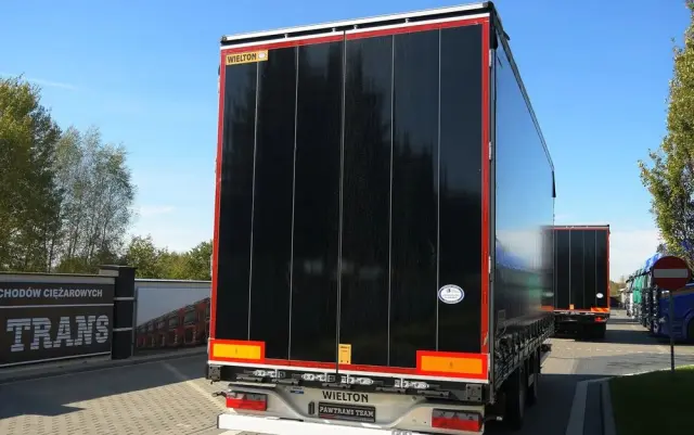 WIELTON PRZYCZEPA///* WIELTON///* TANDEM///* 2020///* 7.75 METRA///* FIRANKA///* DACH PODNOSZONY///* SUPER STAN. 