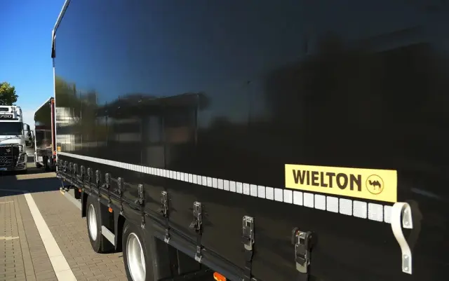 WIELTON PRZYCZEPA///* WIELTON///* TANDEM///* 2020///* 7.75 METRA///* FIRANKA///* DACH PODNOSZONY///* SUPER STAN. 