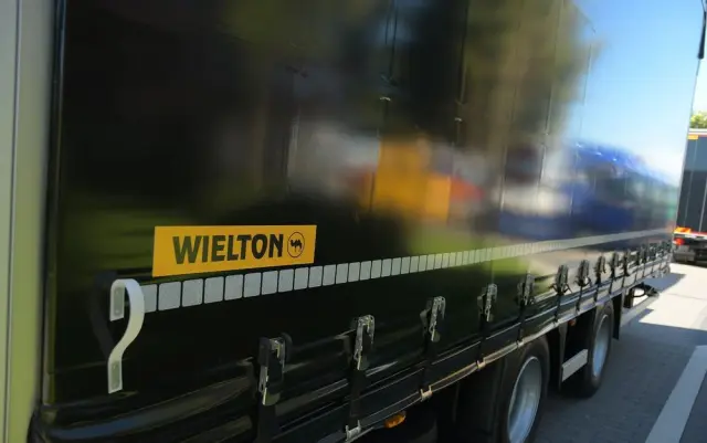 WIELTON PRZYCZEPA///* WIELTON///* TANDEM///* 2020///* 7.75 METRA///* FIRANKA///* DACH PODNOSZONY///* SUPER STAN. 