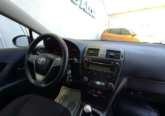 TOYOTA Avensis 