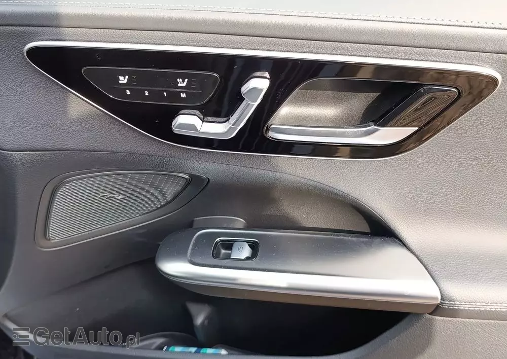 MERCEDES-BENZ Klasa C 300 4MATIC 9G-TRONIC