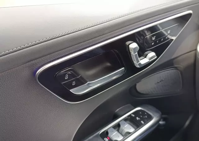 MERCEDES-BENZ Klasa C 300 4MATIC 9G-TRONIC