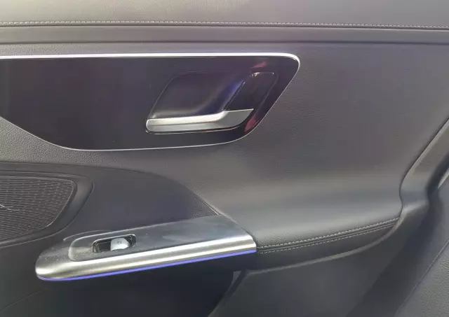 MERCEDES-BENZ Klasa C 300 4MATIC 9G-TRONIC