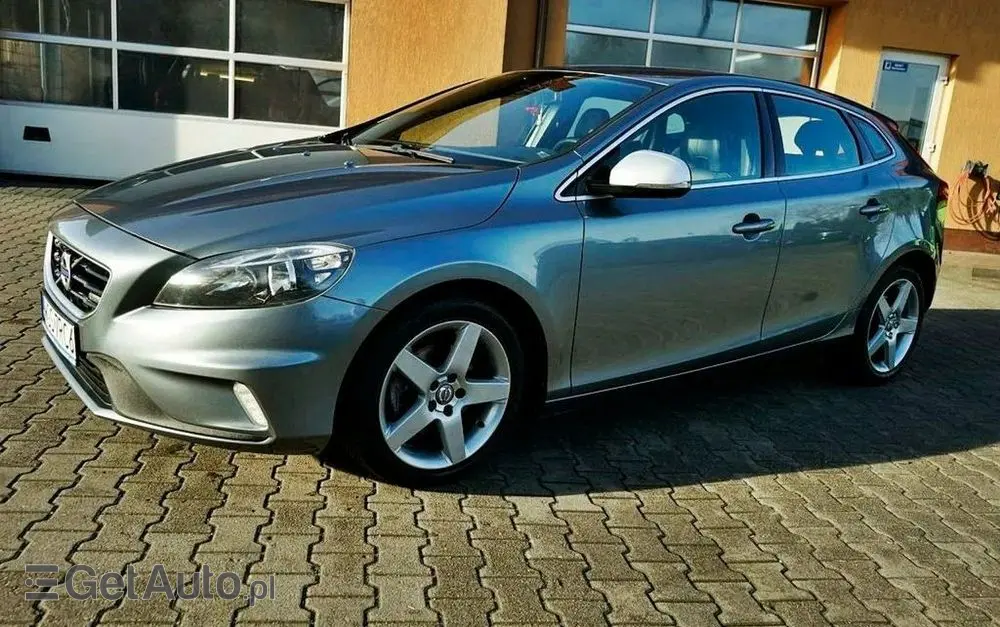 VOLVO V40 D2 Base