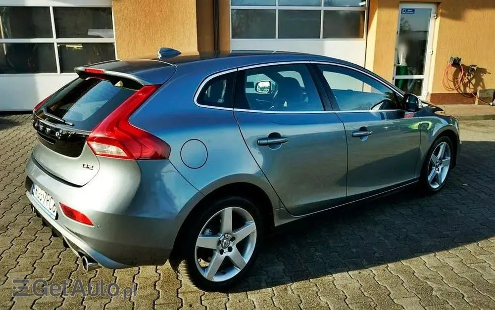 VOLVO V40 D2 Base