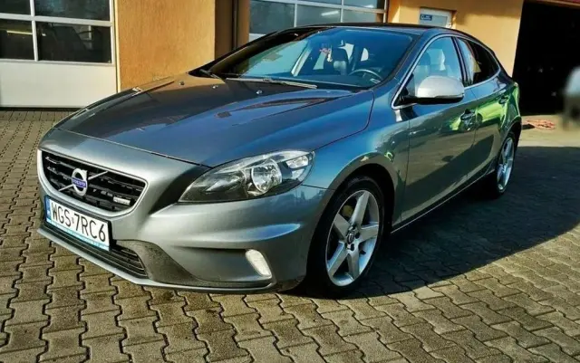 VOLVO V40 D2 Base
