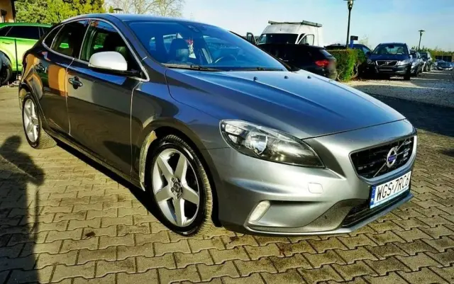 VOLVO V40 D2 Base