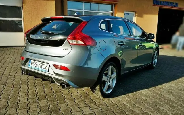 VOLVO V40 D2 Base