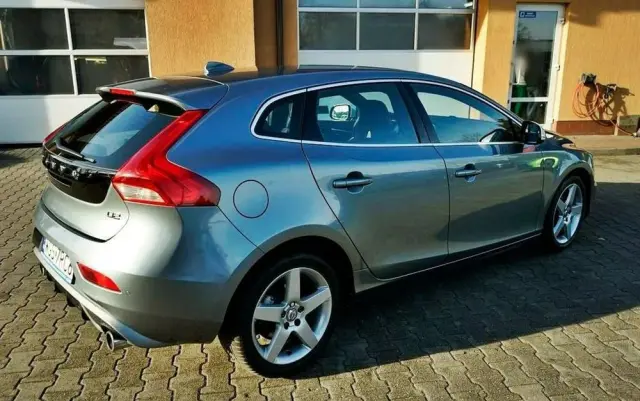 VOLVO V40 D2 Base