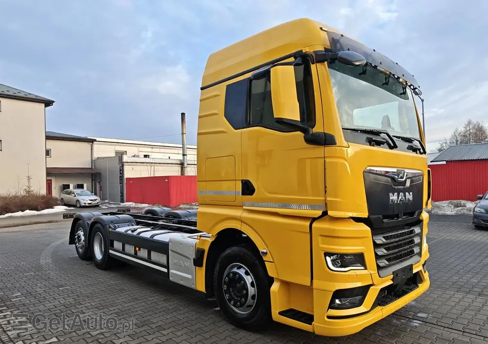 MAN TGX 26.470 6X2 oś skrętna rama do zabudowy 