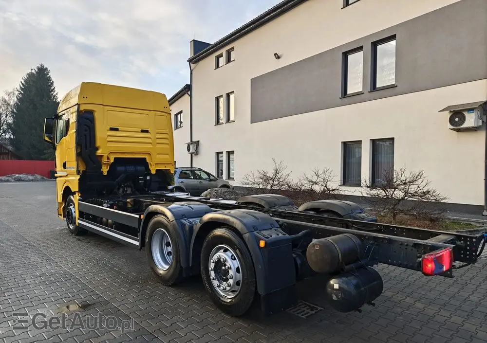 MAN TGX 26.470 6X2 oś skrętna rama do zabudowy 