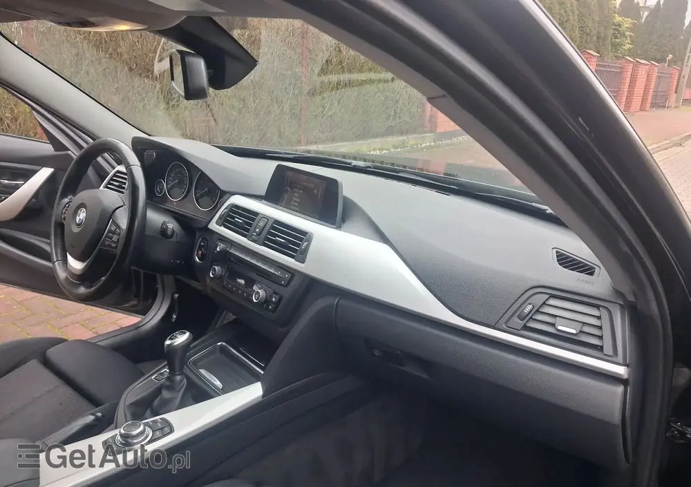 BMW Seria 3 318d Sport Line