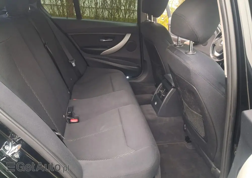 BMW Seria 3 318d Sport Line