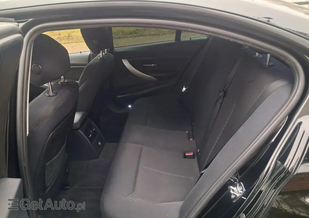 BMW Seria 3 318d Sport Line
