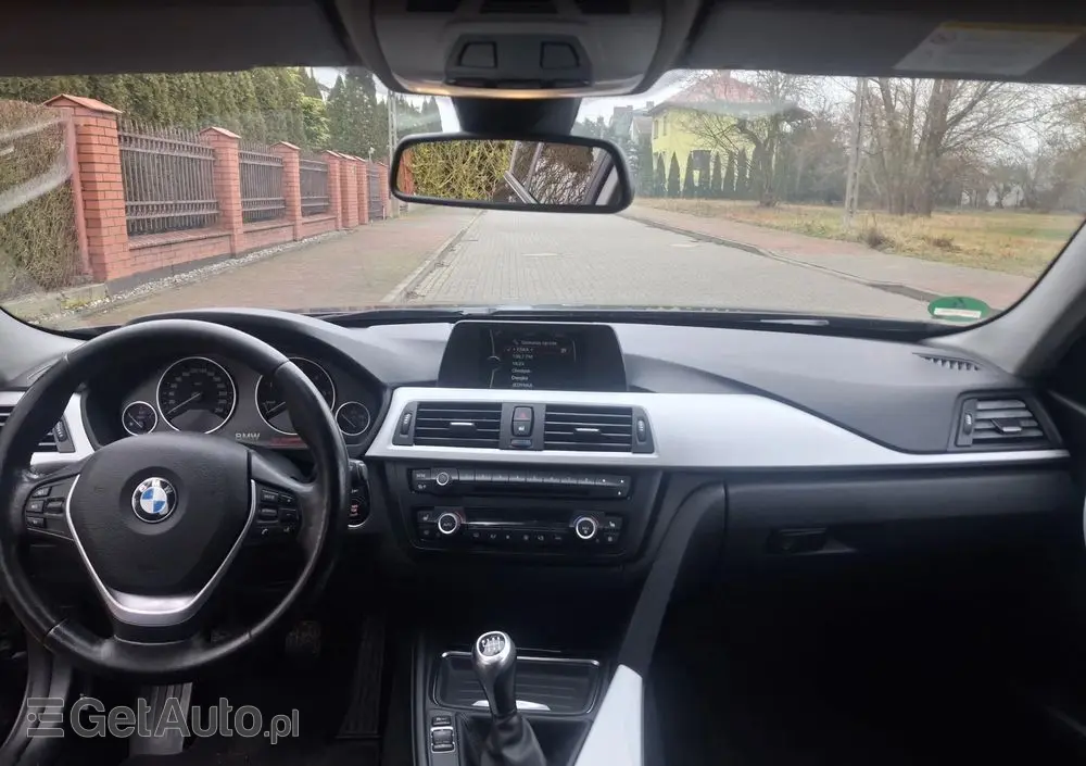 BMW Seria 3 318d Sport Line