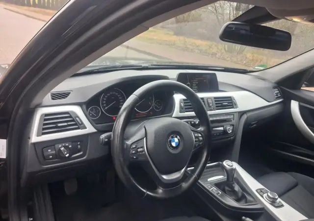 BMW Seria 3 318d Sport Line