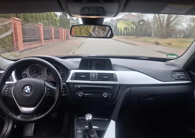 BMW Seria 3 318d Sport Line