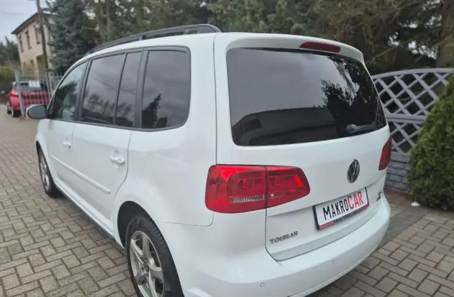VOLKSWAGEN Touran 
