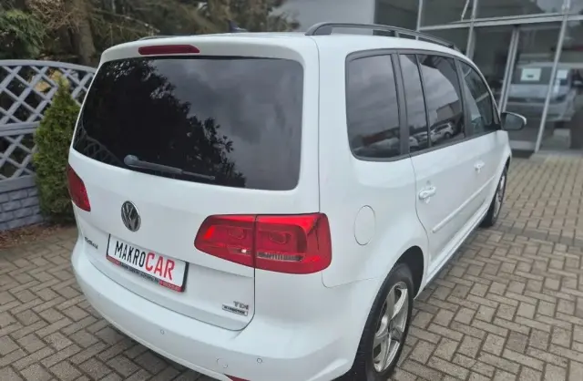 VOLKSWAGEN Touran 