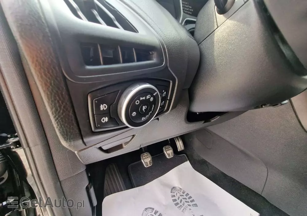 FORD Focus 1.0 EcoBoost ST-Line Red ASS