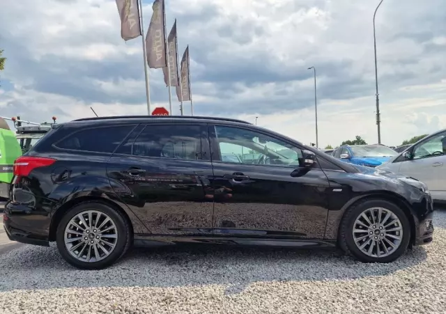 FORD Focus 1.0 EcoBoost ST-Line Red ASS