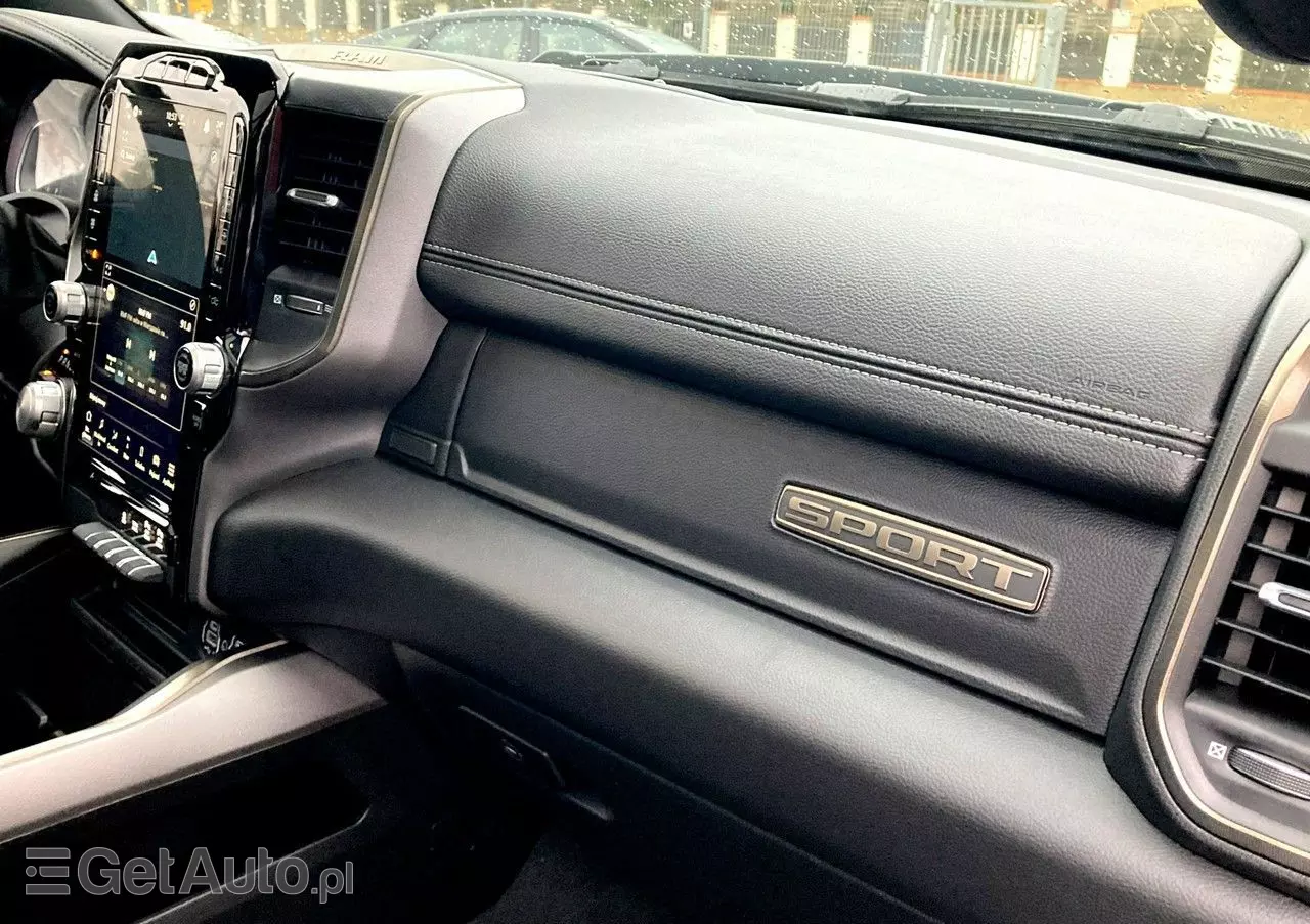 RAM 1500 Crew Cab Sport