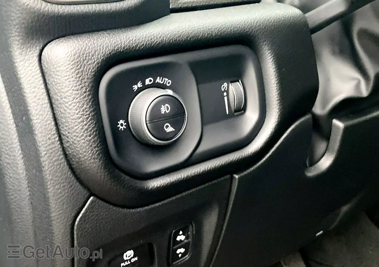 RAM 1500 Crew Cab Sport