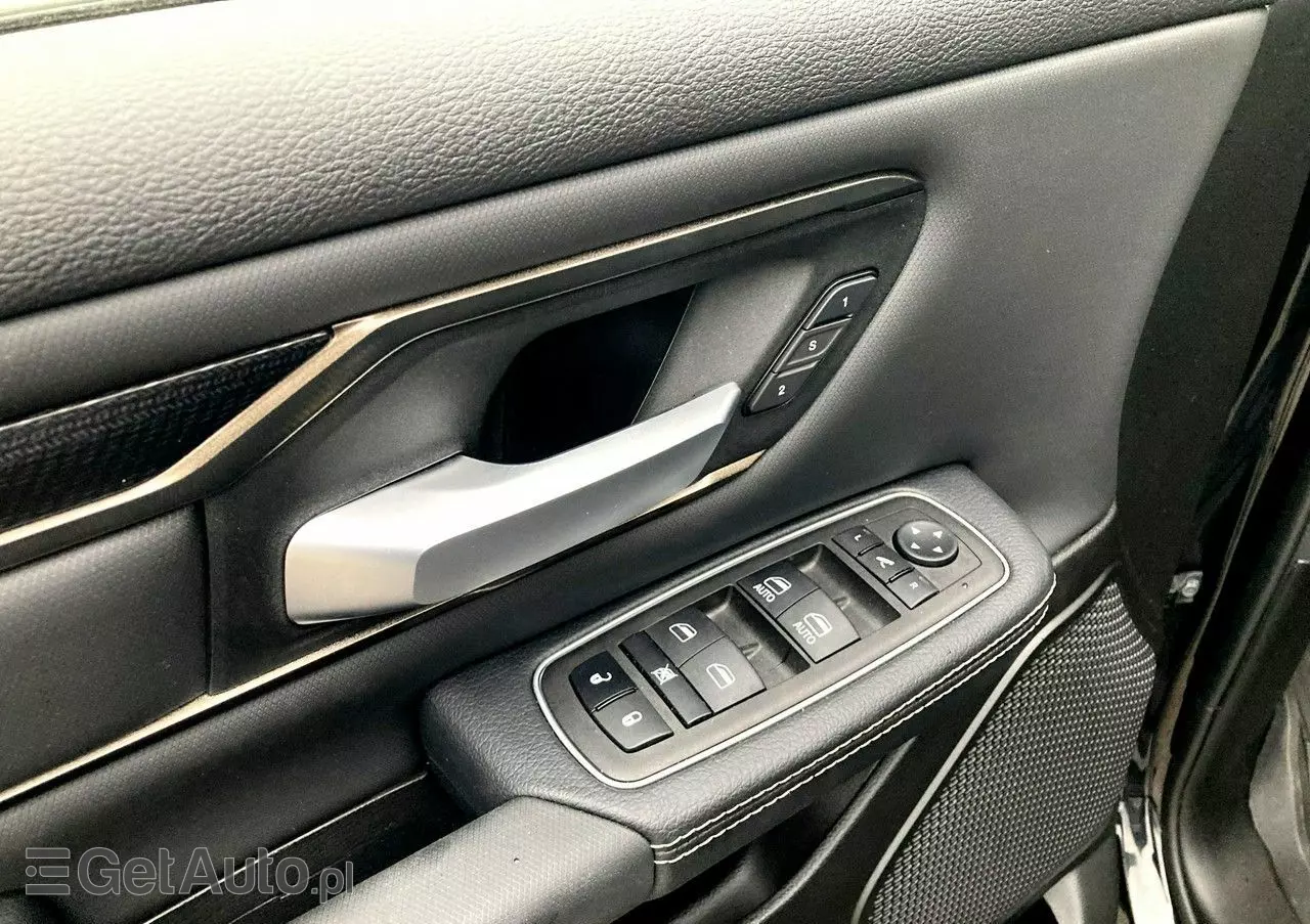 RAM 1500 Crew Cab Sport