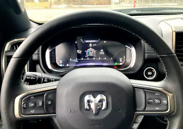 RAM 1500 Crew Cab Sport