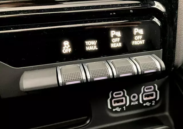 RAM 1500 Crew Cab Sport