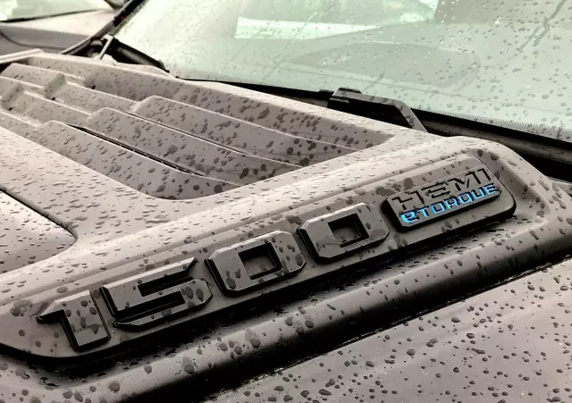 RAM 1500 Crew Cab Sport