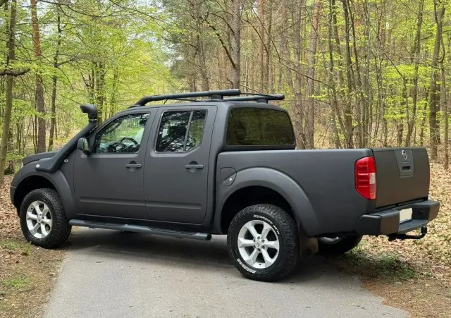 NISSAN Navara 