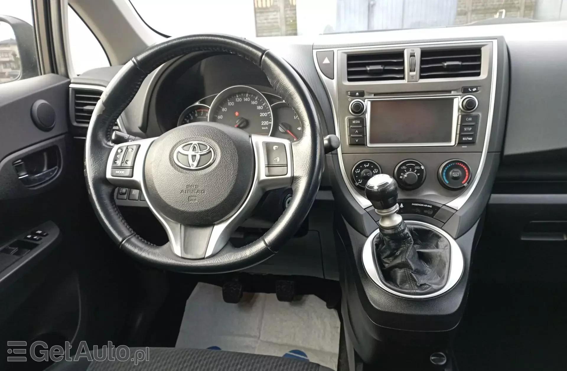 TOYOTA Verso-S 1.33 Dual VVT-i (98 KM)