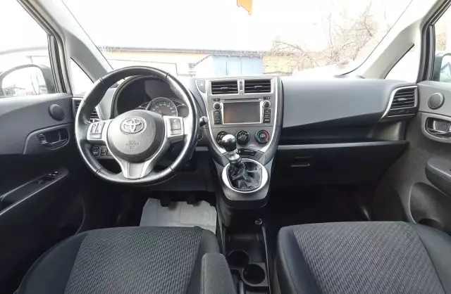 TOYOTA Verso-S 1.33 Dual VVT-i (98 KM)