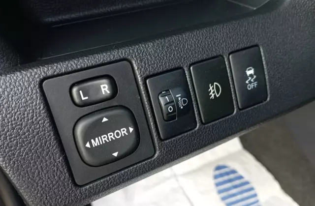 TOYOTA Verso-S 1.33 Dual VVT-i (98 KM)