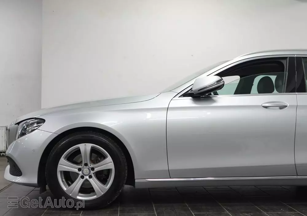MERCEDES-BENZ Klasa E 220 d T 9G-TRONIC