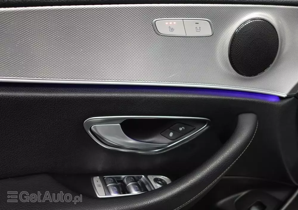 MERCEDES-BENZ Klasa E 220 d T 9G-TRONIC
