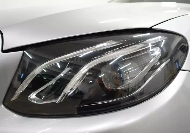 MERCEDES-BENZ Klasa E 220 d T 9G-TRONIC