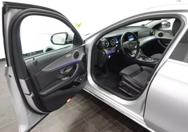 MERCEDES-BENZ Klasa E 220 d T 9G-TRONIC